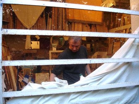 Hervé Fayel dans son atelier